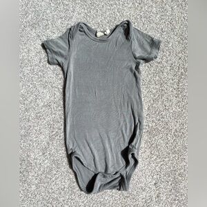 Kyte baby grey onesie